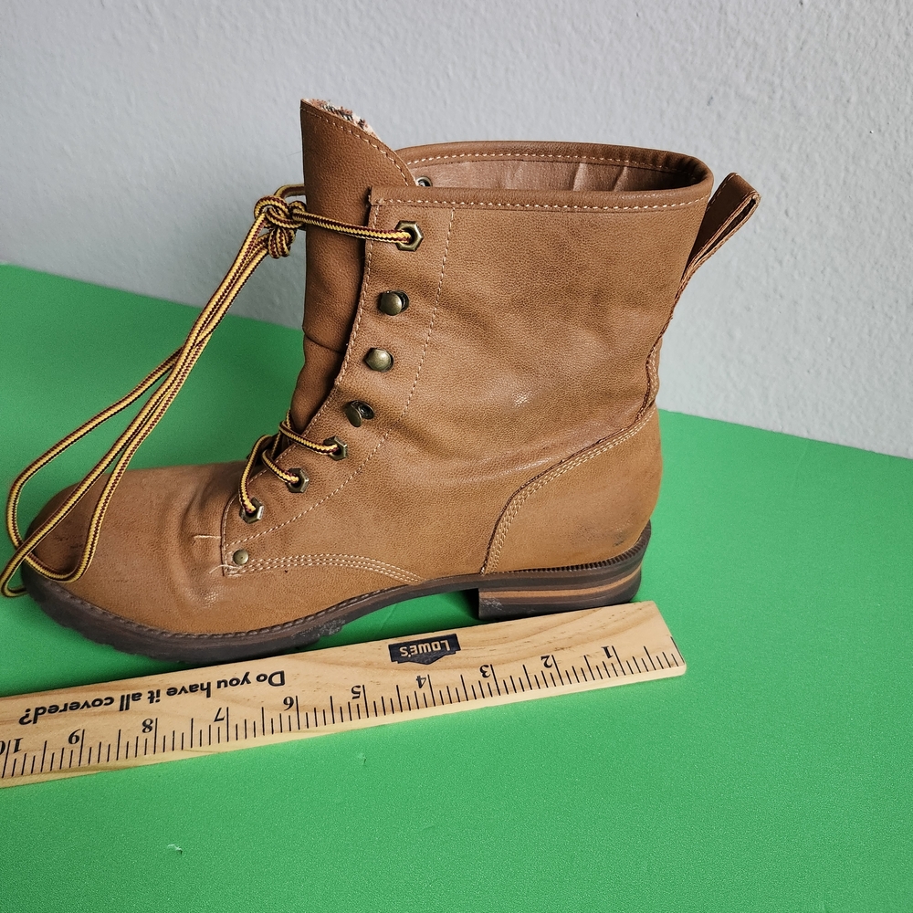 Rock And Candy Women's Lace Up Combat Tan Boots Size 8.5 W/plaid Flannel Lining